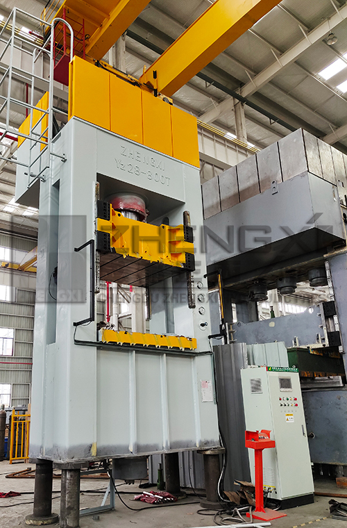 800噸液壓機(jī)準(zhǔn)備落戶(hù)綿陽(yáng)-正在測(cè)試和組裝 800噸液壓機(jī)準(zhǔn)備落戶(hù)綿陽(yáng)-正在測(cè)試和組裝